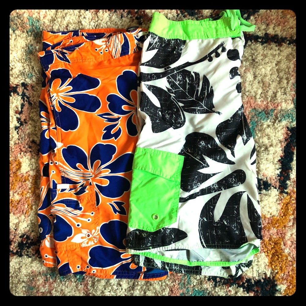 Set of 2 men’s swim trunks